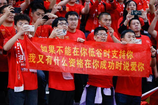 张帆17分费尔德23分北控险胜上海 闫鹏飞23+10