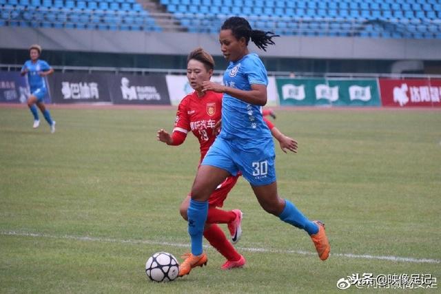 欧冠-莱万梅开二度奥尔莫破门 巴萨3-0布雷斯特